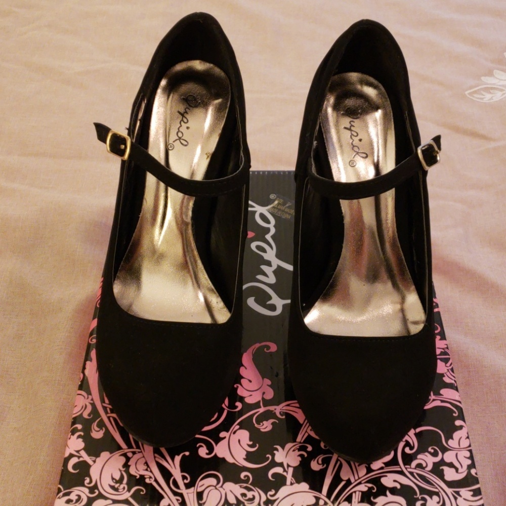 Black Qupid pumps